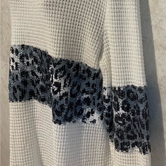 AndTheWhy Women's Long Sleeve Waffle Knit Animal Print Bands Sequins Large White - Picture 4 of 12